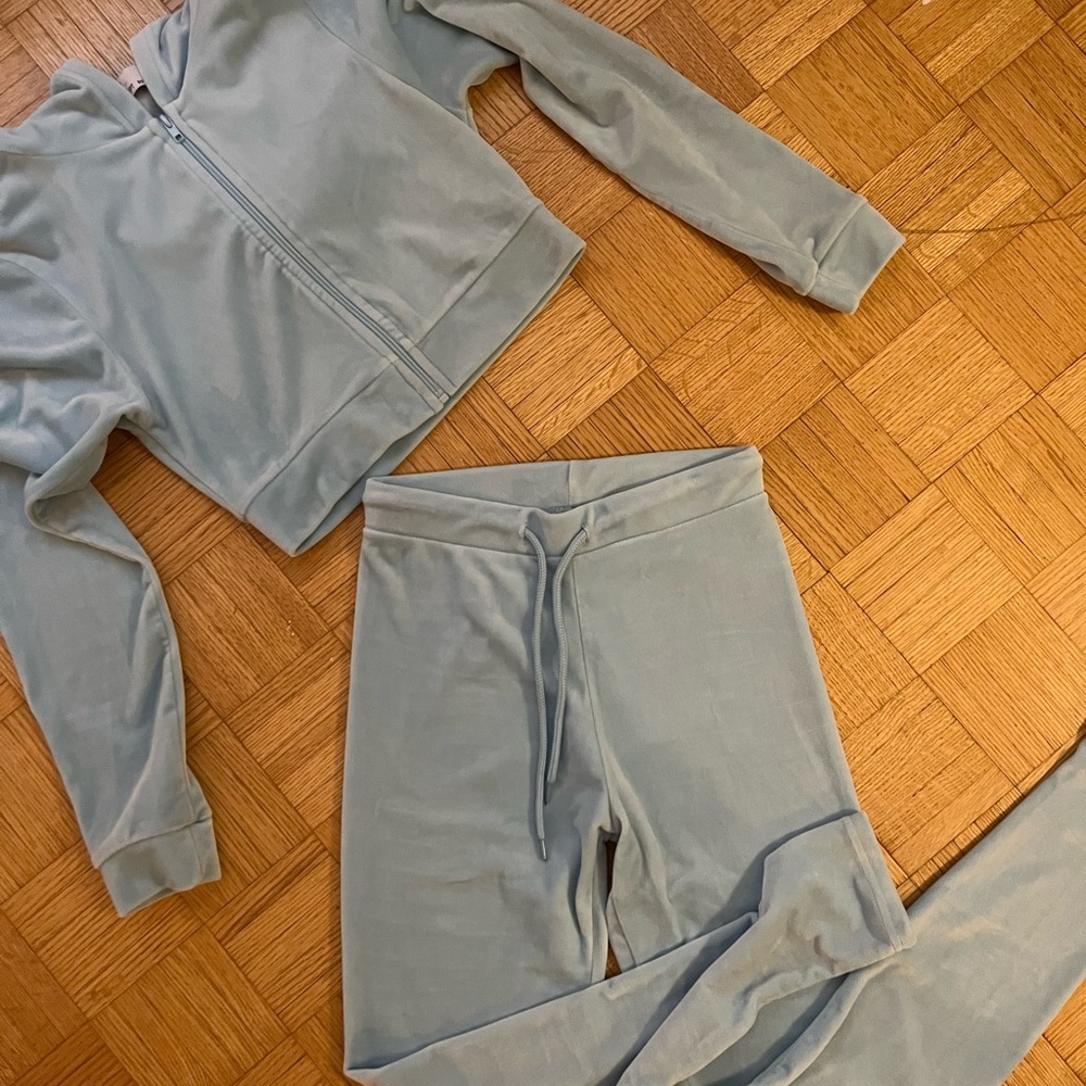 ☁️ baby blue velour set 🛼